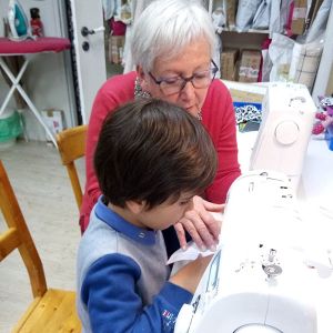 je couds avec ma petite fille ou mon petit fils